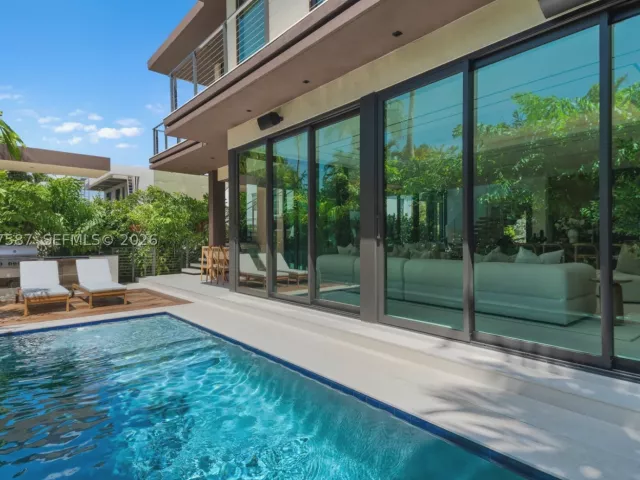 Продажа дома по адресу 3045 N Bay Rd - фото 8900723
