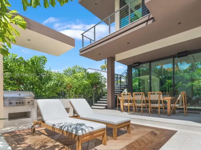 Продажа дома по адресу 3045 N Bay Rd - фото 8900724