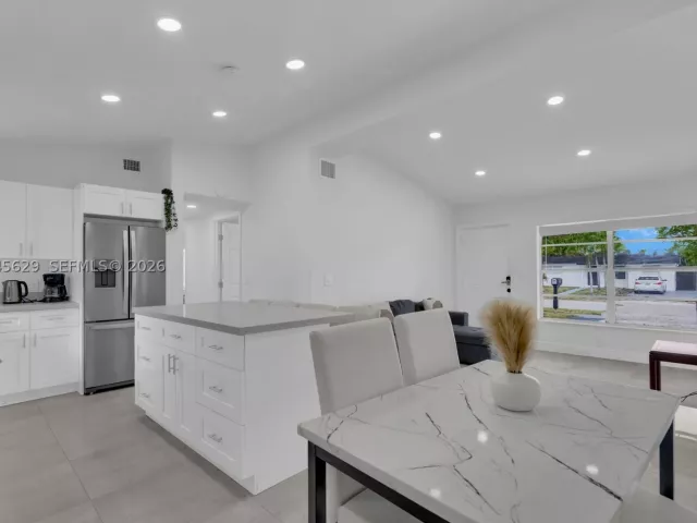 Продажа дома по адресу 1016 SW 22nd Ter - фото 8899251
