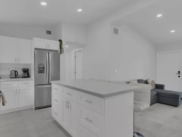 Продажа дома по адресу 1016 SW 22nd Ter - фото 8899252