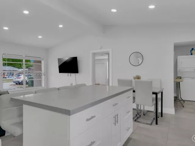 Продажа дома по адресу 1016 SW 22nd Ter - фото 8899253
