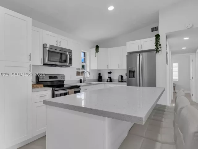 Продажа дома по адресу 1016 SW 22nd Ter - фото 8899257