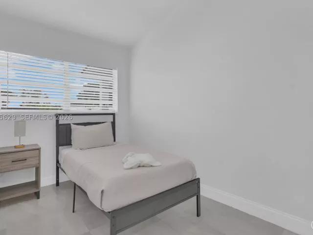 Продажа дома по адресу 1016 SW 22nd Ter - фото 8899258