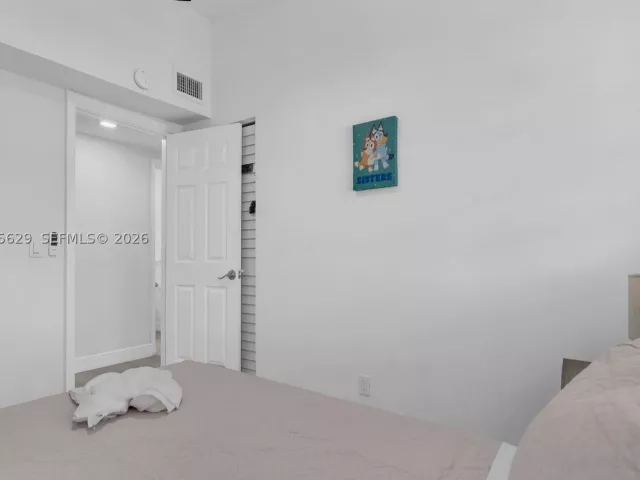 Продажа дома по адресу 1016 SW 22nd Ter - фото 8899260