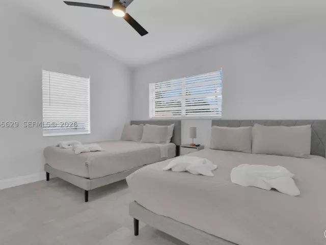 Продажа дома по адресу 1016 SW 22nd Ter - фото 8899261