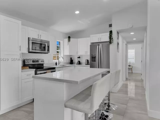 Продажа дома по адресу 1016 SW 22nd Ter - фото 8899249