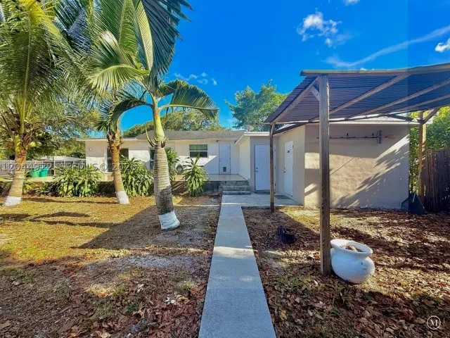 Продажа дома по адресу 947 NE 149th St - фото 8873036