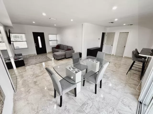 Продажа дома по адресу 947 NE 149th St - фото 8873039