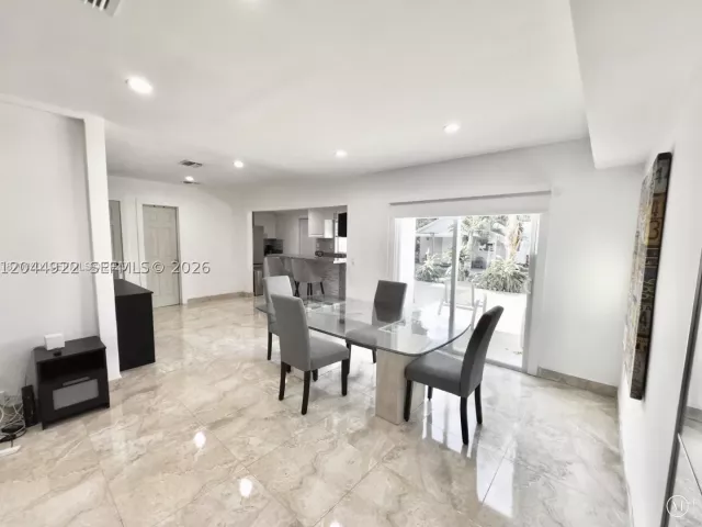 Продажа дома по адресу 947 NE 149th St - фото 8873040