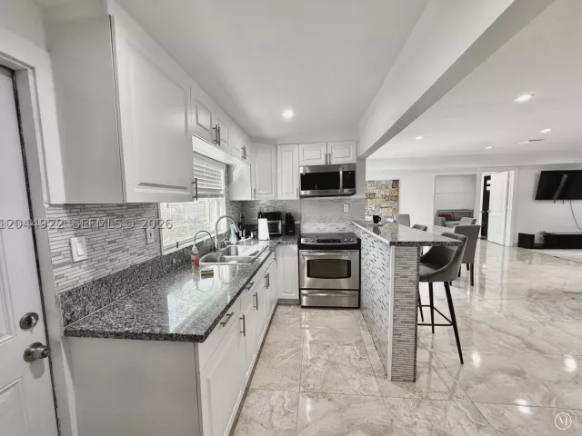 Продажа дома по адресу 947 NE 149th St - фото 8873041
