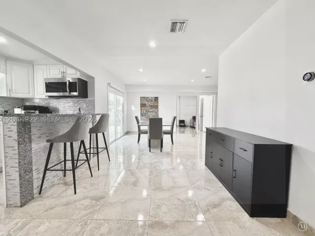 Продажа дома по адресу 947 NE 149th St - фото 8873042
