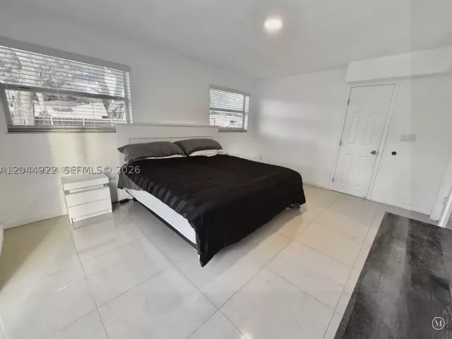 Продажа дома по адресу 947 NE 149th St - фото 8873043