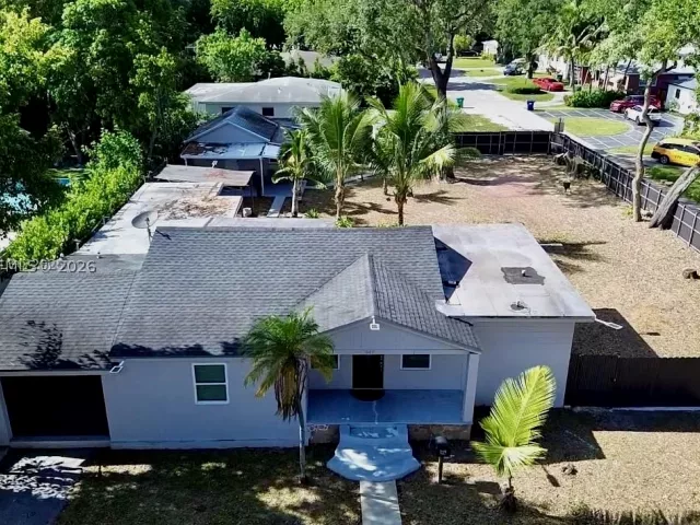 Продажа дома по адресу 947 NE 149th St - фото 8873025