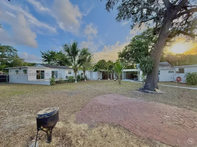 Продажа дома по адресу 947 NE 149th St - фото 8873026