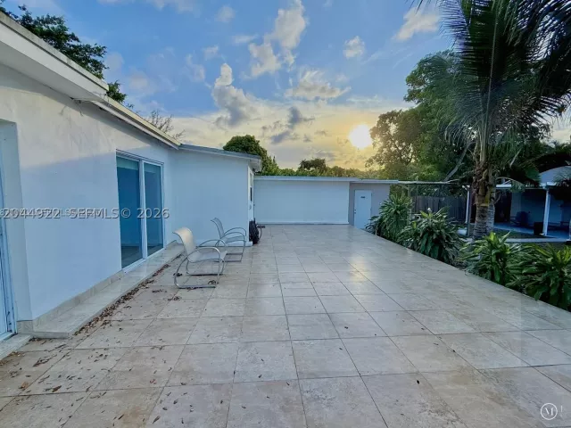 Продажа дома по адресу 947 NE 149th St - фото 8873031