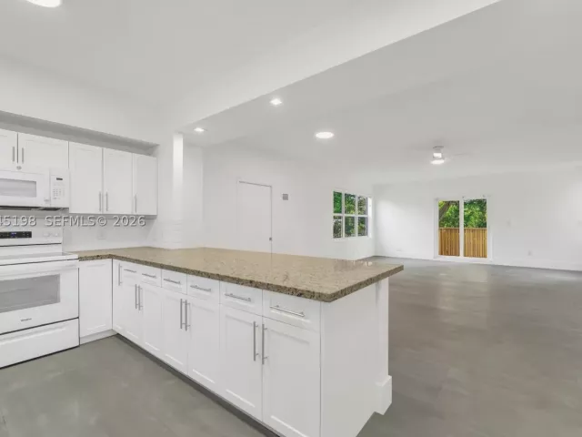 Продажа дома по адресу 13415 NW 22nd Ave - фото 8912653