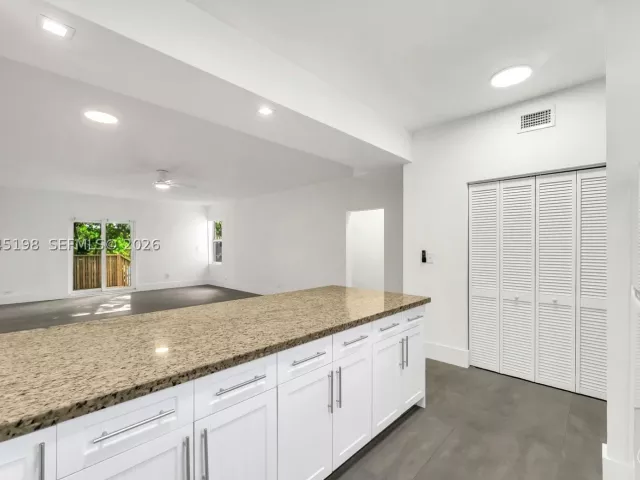Продажа дома по адресу 13415 NW 22nd Ave - фото 8912654