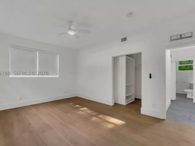 Продажа дома по адресу 13415 NW 22nd Ave - фото 8912657