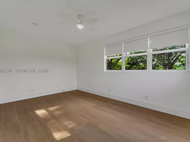 Продажа дома по адресу 13415 NW 22nd Ave - фото 8912658