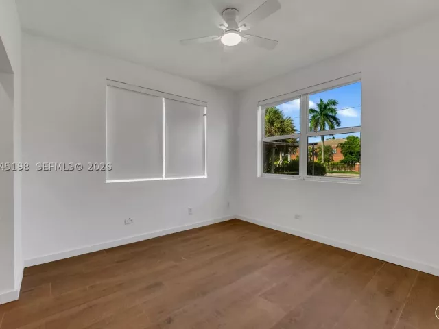 Продажа дома по адресу 13415 NW 22nd Ave - фото 8912659