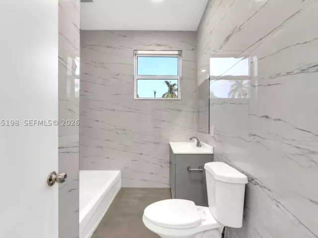 Продажа дома по адресу 13415 NW 22nd Ave - фото 8912661