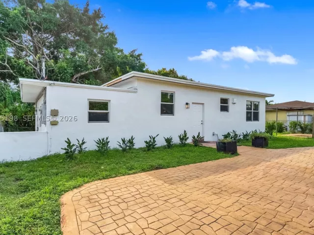 Продажа дома по адресу 13415 NW 22nd Ave - фото 8912644