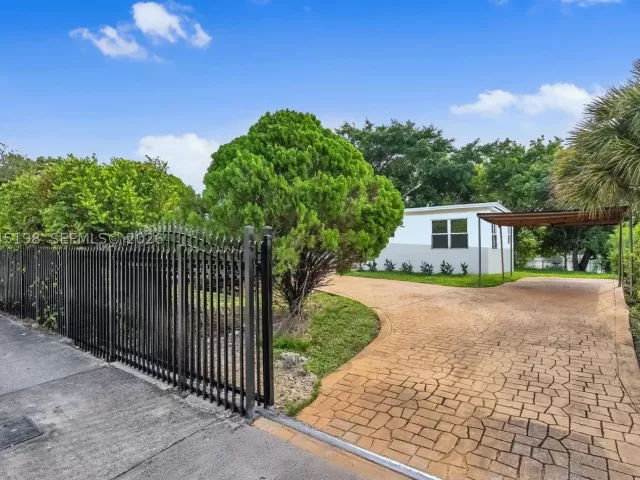 Продажа дома по адресу 13415 NW 22nd Ave - фото 8912645