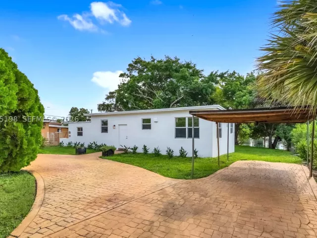 Продажа дома по адресу 13415 NW 22nd Ave - фото 8912646