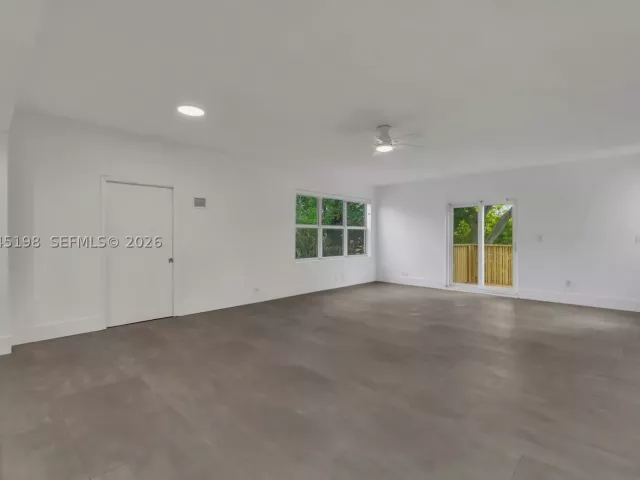 Продажа дома по адресу 13415 NW 22nd Ave - фото 8912648