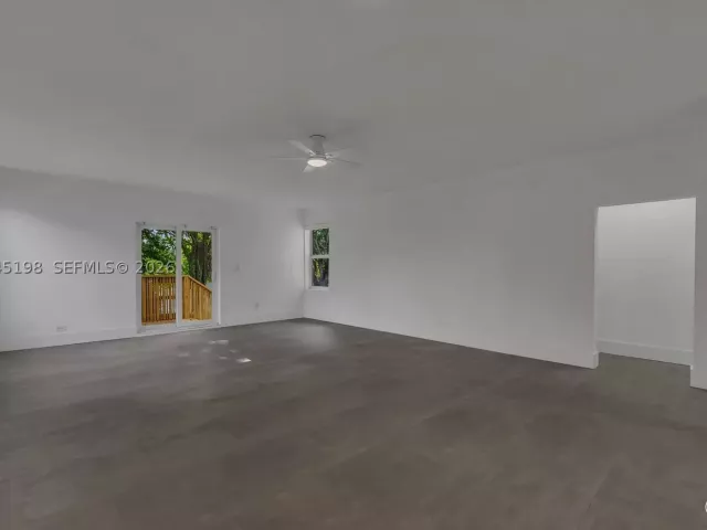 Продажа дома по адресу 13415 NW 22nd Ave - фото 8912649