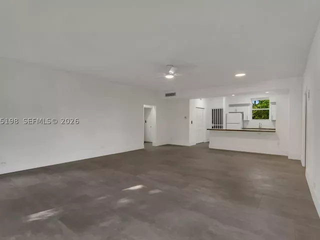 Продажа дома по адресу 13415 NW 22nd Ave - фото 8912650