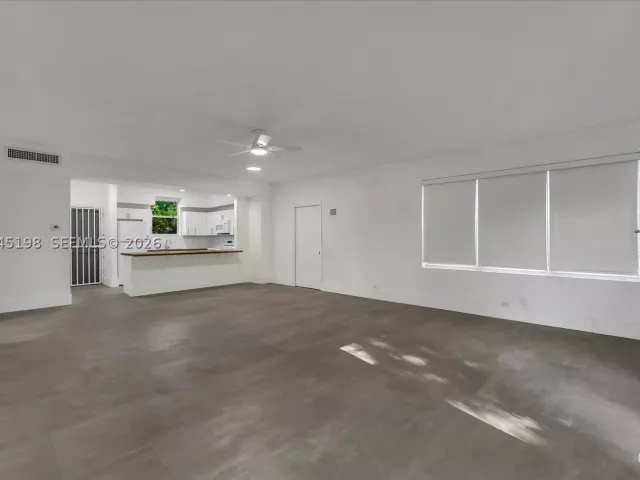 Продажа дома по адресу 13415 NW 22nd Ave - фото 8912651