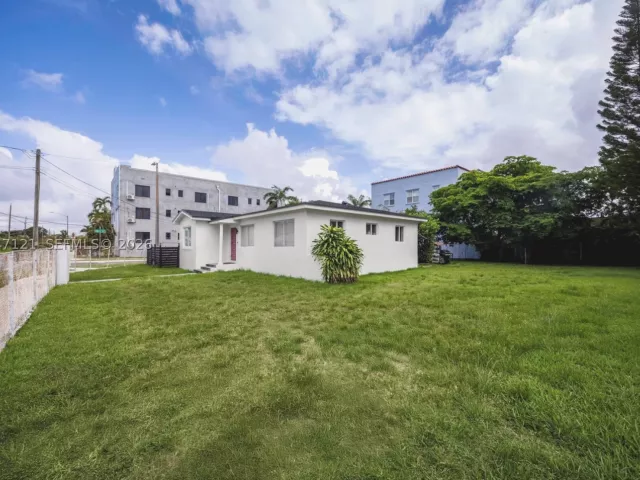 Продажа дома по адресу 2939 SW 5th St - фото 8873073
