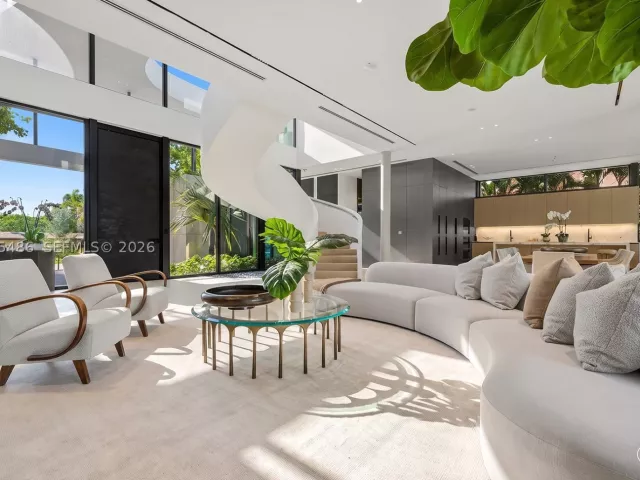 Продажа дома по адресу 1015 S Southlake Dr - фото 8875531