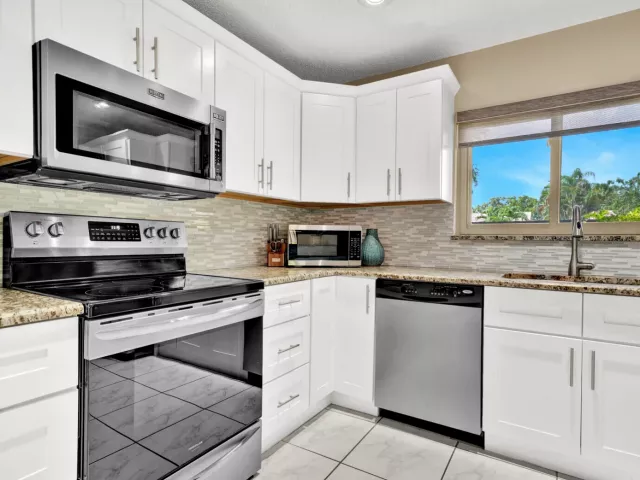 Продажа дома по адресу 1735 NW 21st Court - фото 8913036