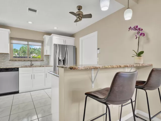 Продажа дома по адресу 1735 NW 21st Court - фото 8913037
