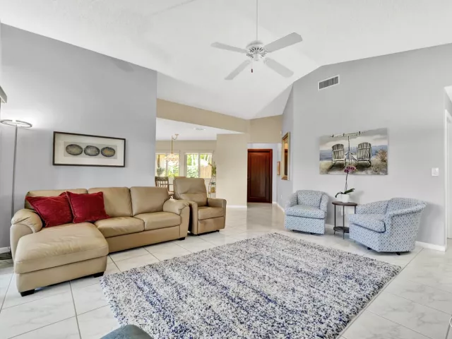 Продажа дома по адресу 1735 NW 21st Court - фото 8913041