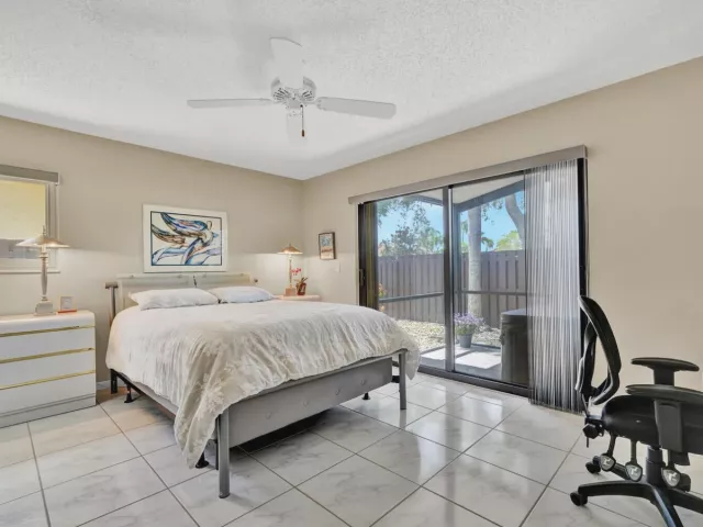 Продажа дома по адресу 1735 NW 21st Court - фото 8913045