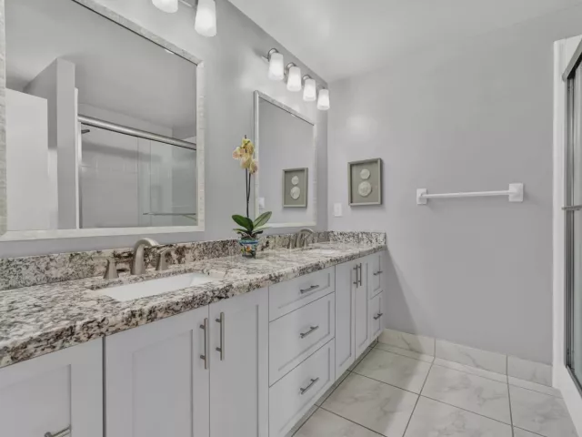 Продажа дома по адресу 1735 NW 21st Court - фото 8913047