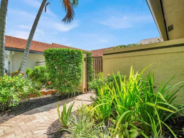Продажа дома по адресу 1735 NW 21st Court - фото 8913030