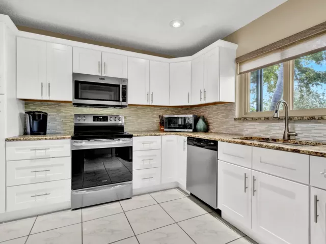 Продажа дома по адресу 1735 NW 21st Court - фото 8913035
