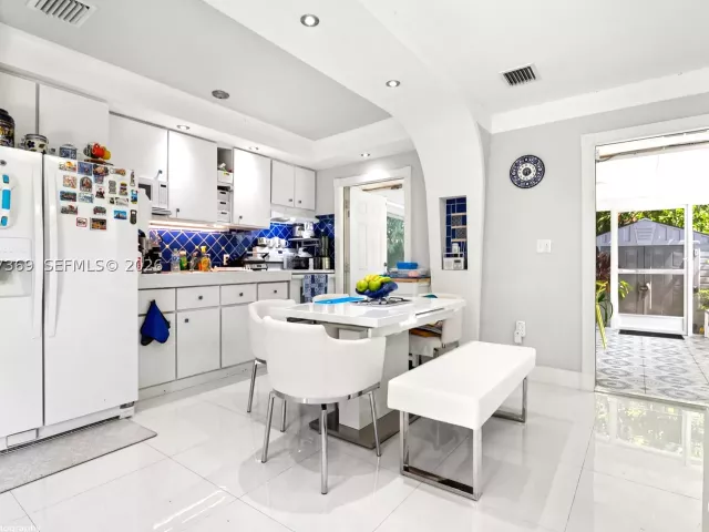 Продажа дома по адресу 3750 Percival Ave - фото 8889407
