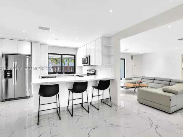Продажа дома по адресу 19225 NE 18th Ave - фото 8873498