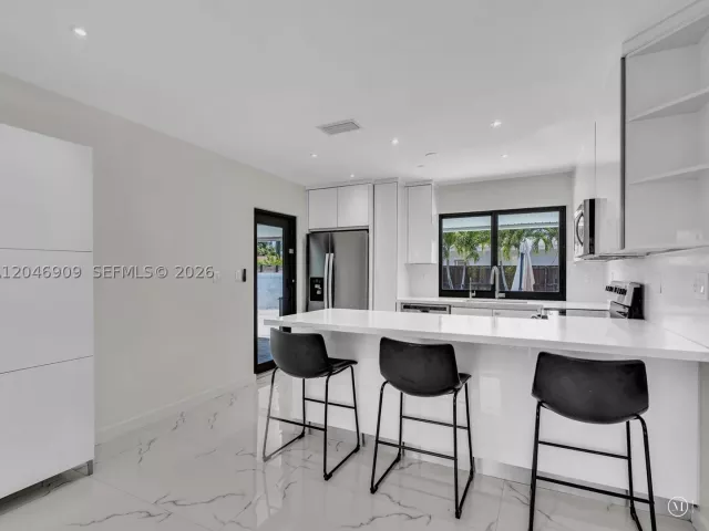 Продажа дома по адресу 19225 NE 18th Ave - фото 8873499