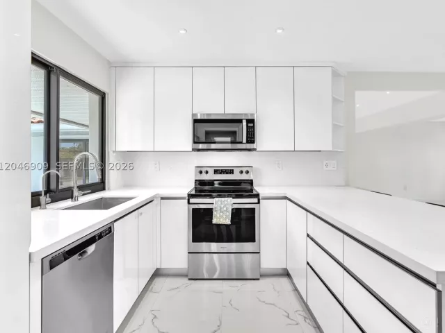 Продажа дома по адресу 19225 NE 18th Ave - фото 8873501