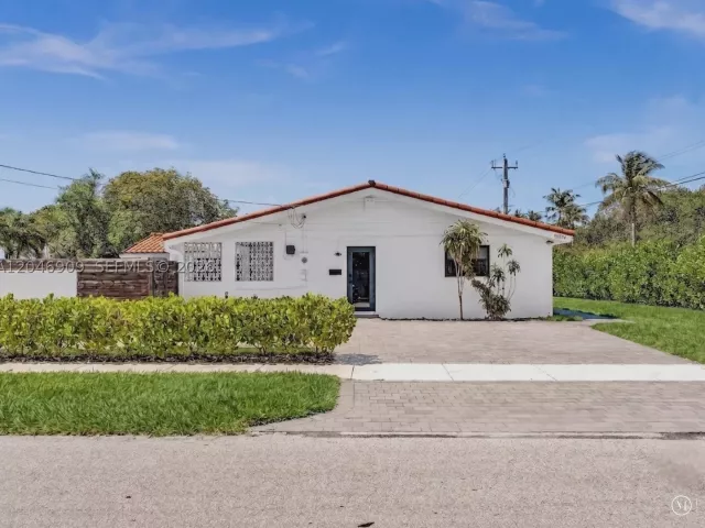 Продажа дома по адресу 19225 NE 18th Ave - фото 8873485