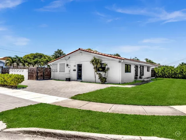 Продажа дома по адресу 19225 NE 18th Ave - фото 8873486