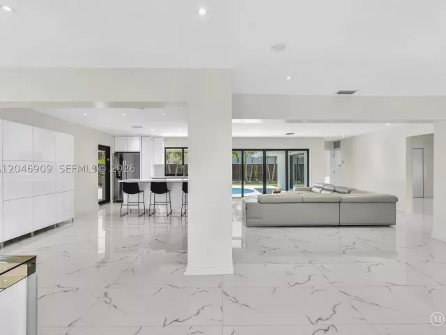 Продажа дома по адресу 19225 NE 18th Ave - фото 8873488