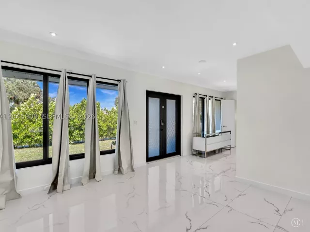 Продажа дома по адресу 19225 NE 18th Ave - фото 8873491