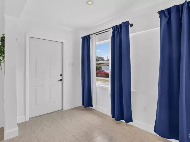 Продажа дома по адресу 2427 Harding Street - фото 8886248